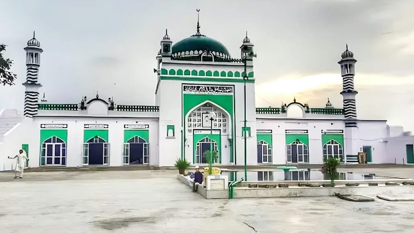 মসজিদের স্থানে মন্দির ছিল দাবি, ভারতে পুলিশের গুলিতে তিন মুসল্লি নিহত